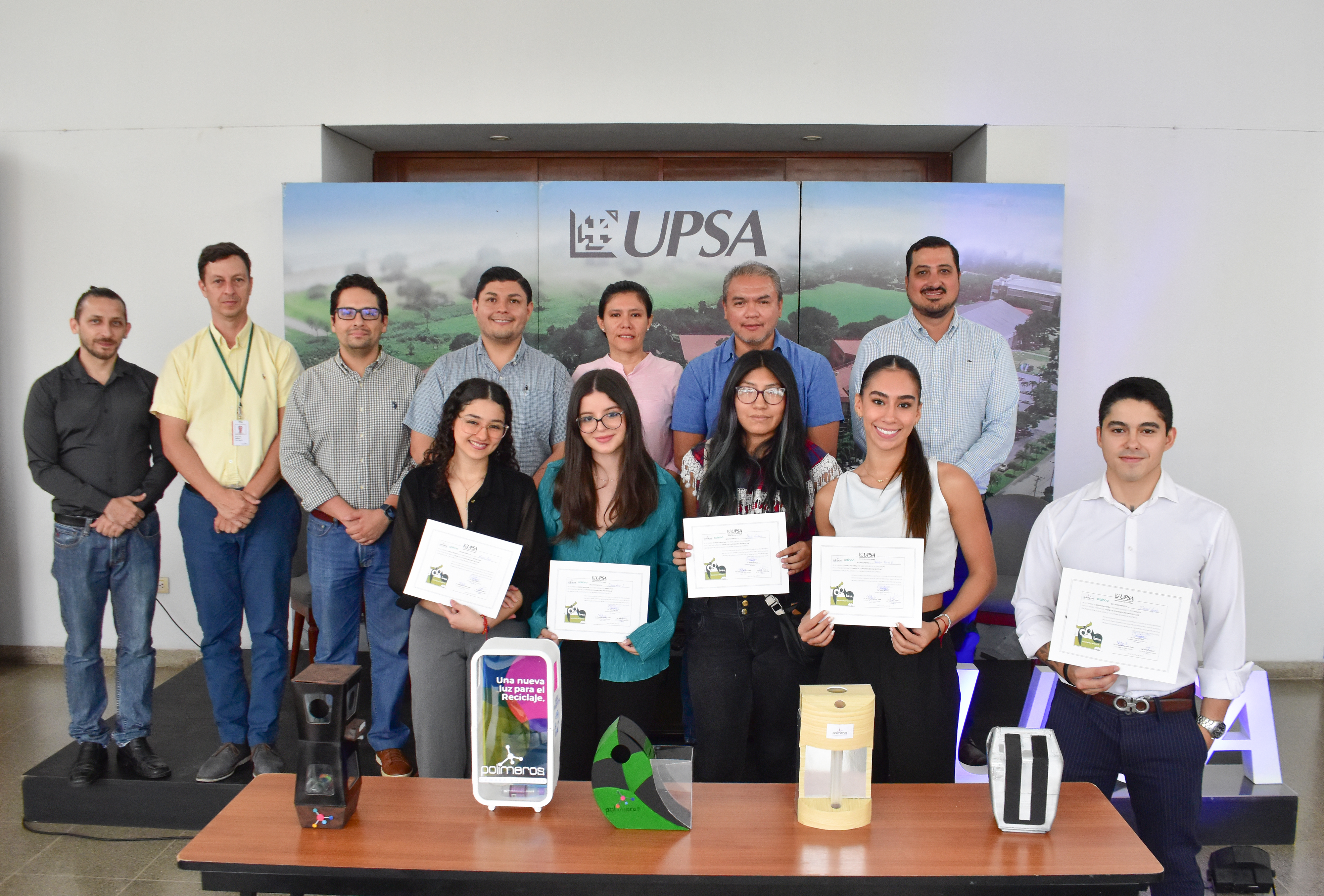 Ganadores concurso de contenedores para reciclar plásticos